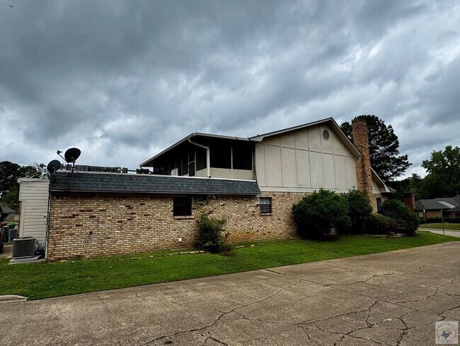 Building Photo - 4/2.5 PG Townhouse Available