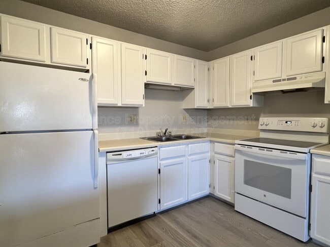 Building Photo - 4427 Hunting Meadows Cir