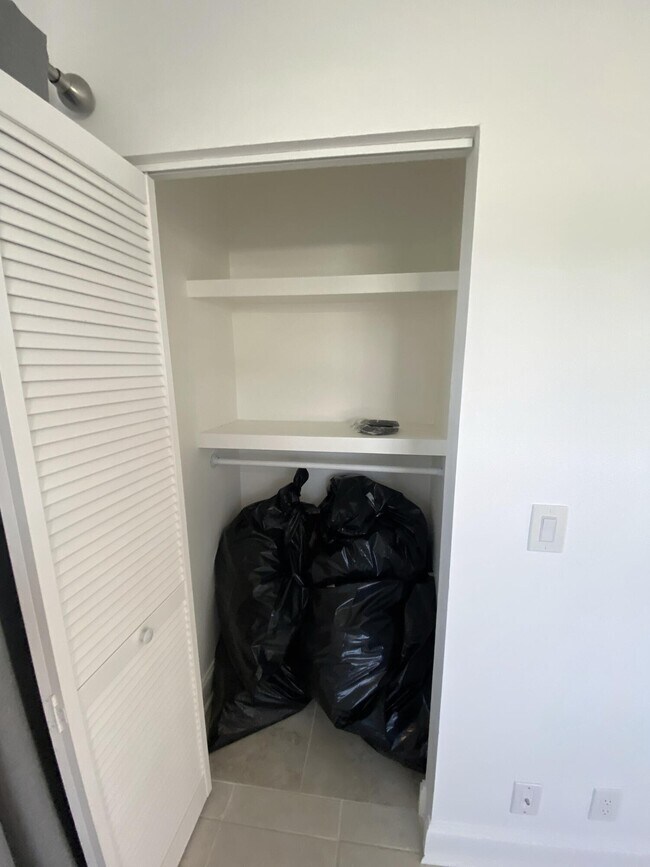 Building Photo - 2450 Black Olive Blvd