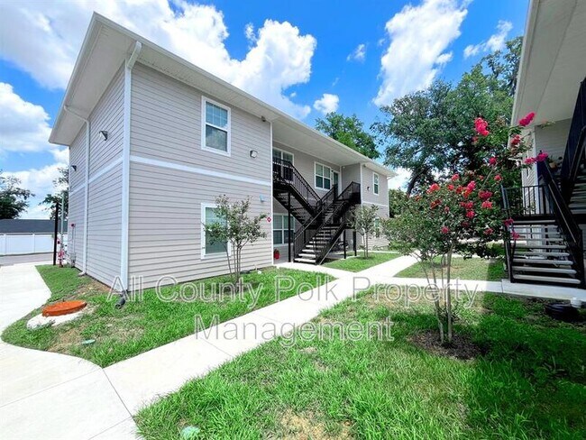 Building Photo - 915 Ariana St