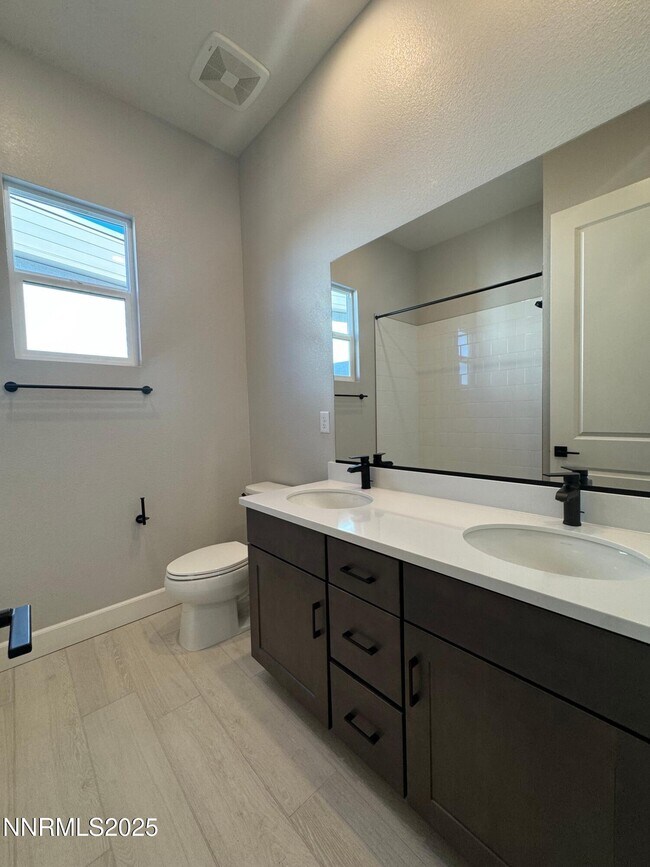 Building Photo - 1521 Golf Club Dr