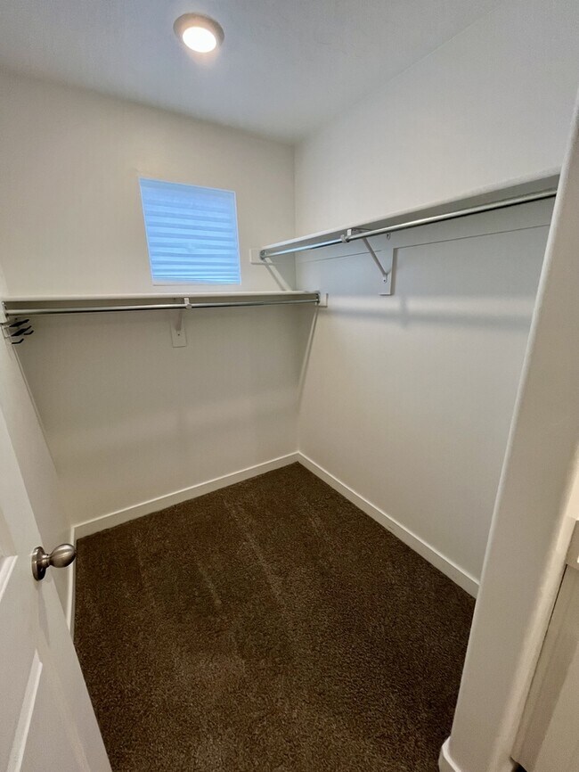 Building Photo - 8715 W Addie Dr