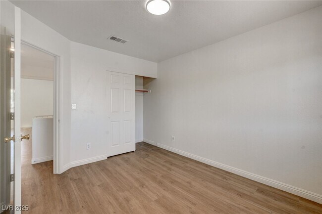 Building Photo - 1441 Iron Springs Dr
