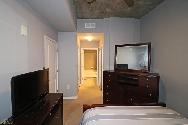 Building Photo - 250 Pharr Rd NE