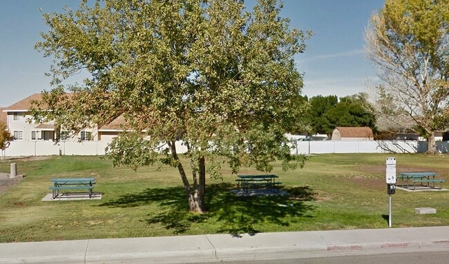 Building Photo - 451 N Broadway St