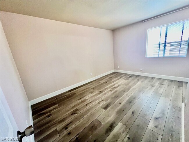 Building Photo - 5295 Indian River Dr