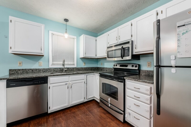 Building Photo - 5884 Parkbridge Ln