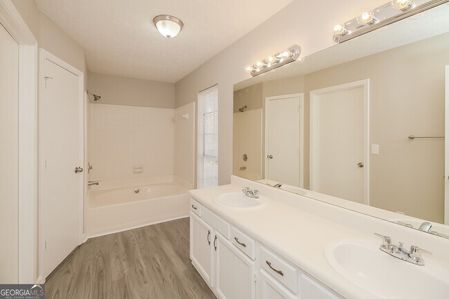 Building Photo - 177 Herscu Ct