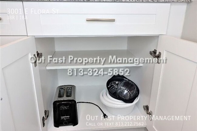 Building Photo - 3001 E Flora St