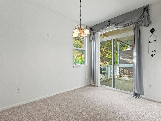 Building Photo - Charming 2 bed 2 bath Condo Near Centerra!