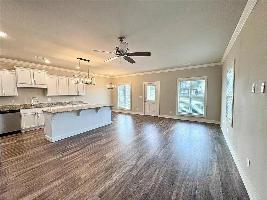 Building Photo - 837 NE Heights Ln