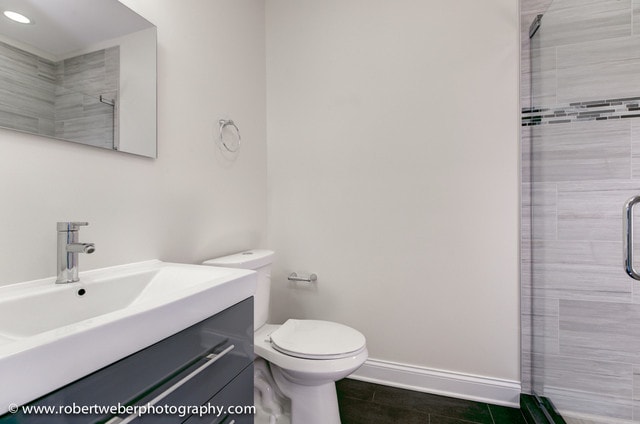 Building Photo - 2329 W Barry Ave