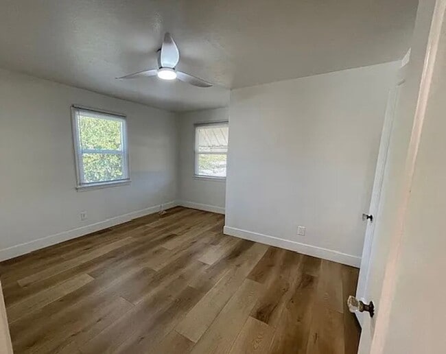 Building Photo - Ideal Single apartment