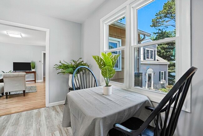 Building Photo - 35 Canna Dr