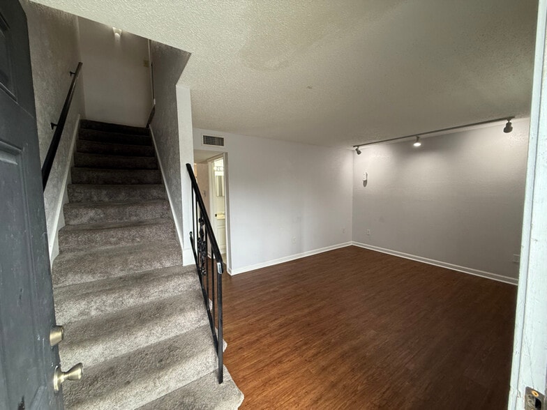 Building Photo - 4101 Delaware Ave