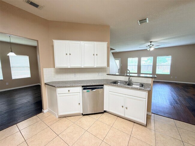 Building Photo - 15423 Fir Woods Ln