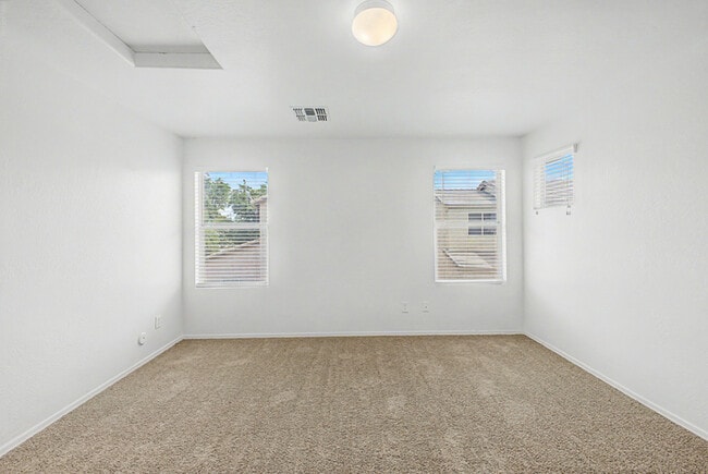 Building Photo - 5113 W Fulton St