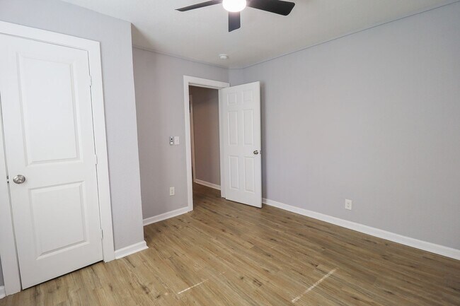 Building Photo - Beautifully Redone 3 Bedroom House! Available for Immediate Move in!