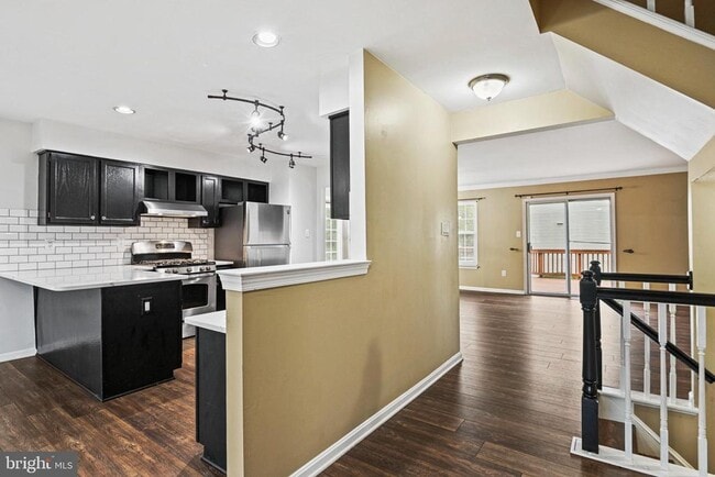 Building Photo - 43515 Blacksmith Square