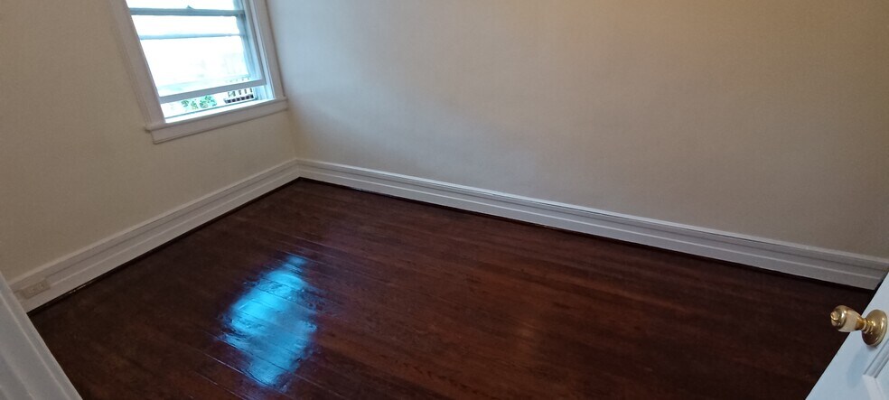 Building Photo - 262 Bond St