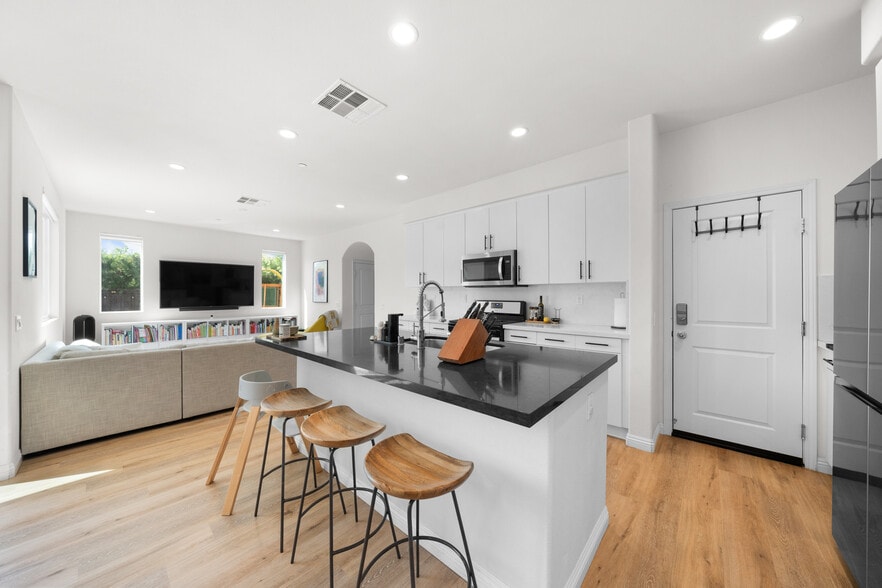 Building Photo - 15026 Olive Ln