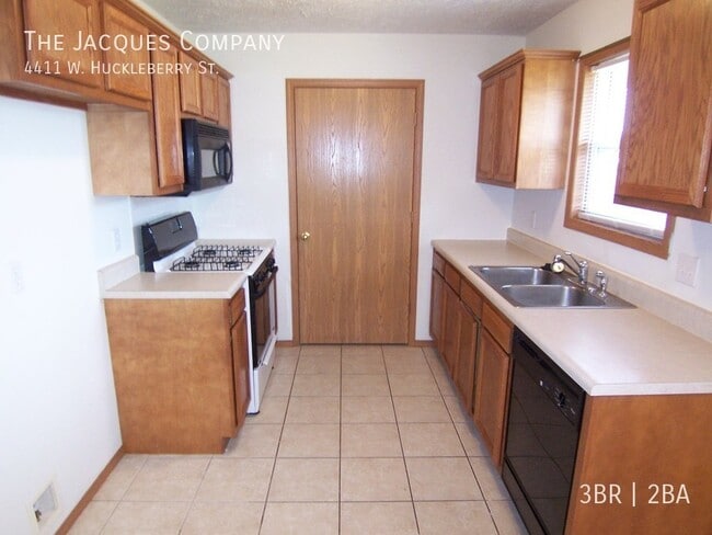 Building Photo - 4411 W Huckleberry St