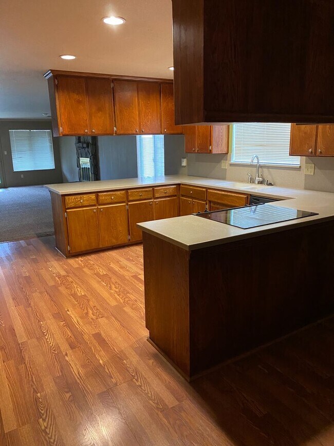 Building Photo - 2648 Alder Glen Dr
