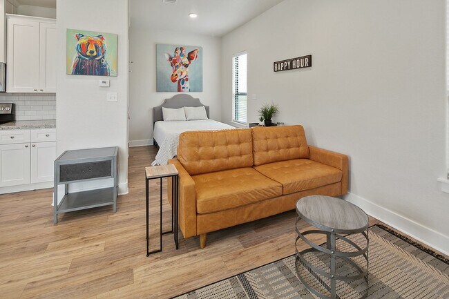 Building Photo - 1104 Arizona St