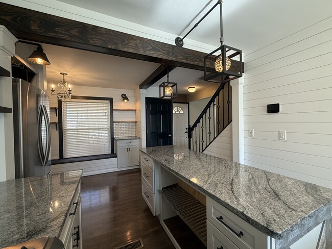 Building Photo - 2447 Roanoke Dr