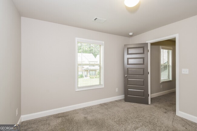 Building Photo - 732 Overlook Gln Dr