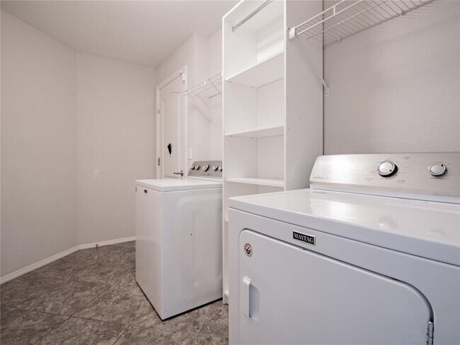 Building Photo - 2628 Sunset Cir