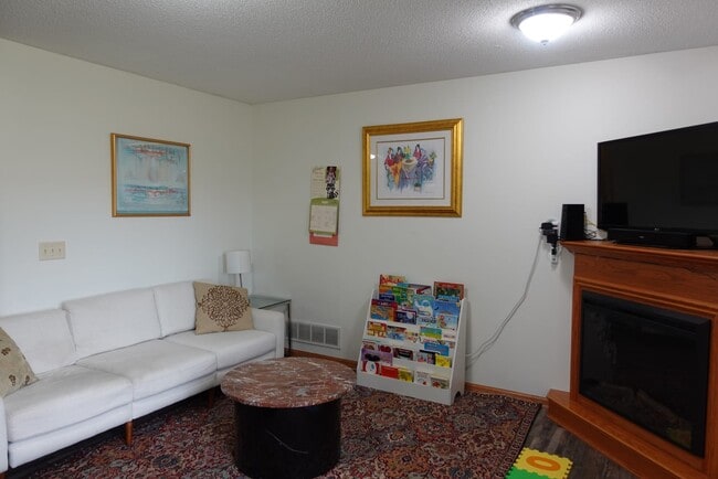 Building Photo - 100 Tattler Ln
