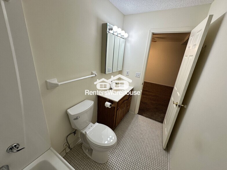 Building Photo - 1601 N Innsbruck Dr