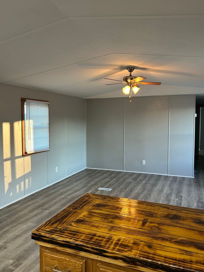 Building Photo - Must See! 3 BR, 2 BA in Pikeville school d...