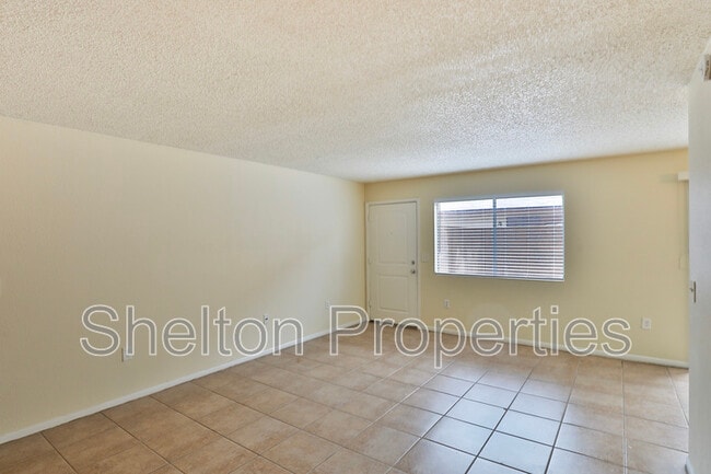 Building Photo - 860 E Brown Rd