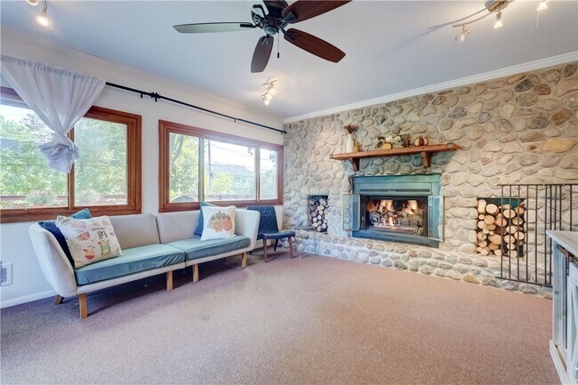 Building Photo - 984 Danby Dr