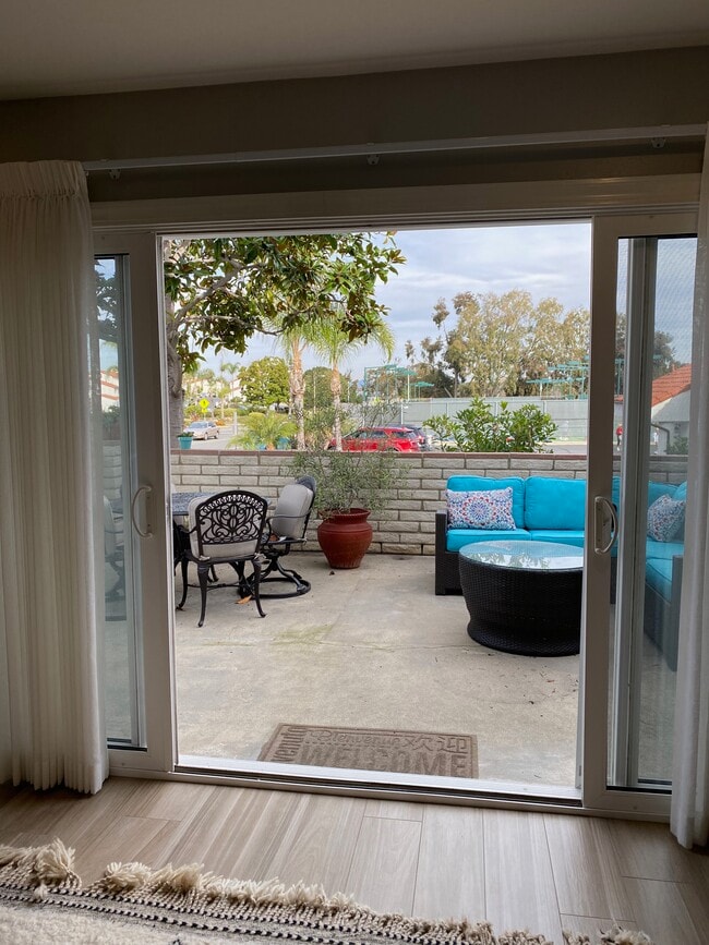 Building Photo - 920 Fuchsia Ln