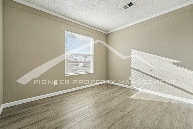 Building Photo - Spacious 3-Bedroom Home with Modern Features and Private Yard