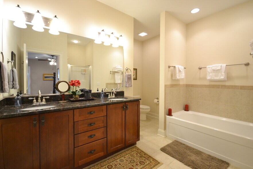 Master Bathroom (Ensuite) - 35 Winterhawk Drive