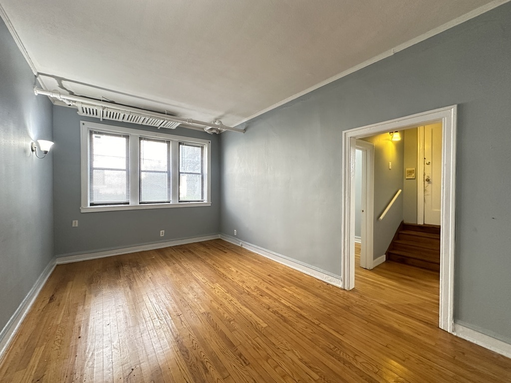 Building Photo - 1321.5 W Estes Ave