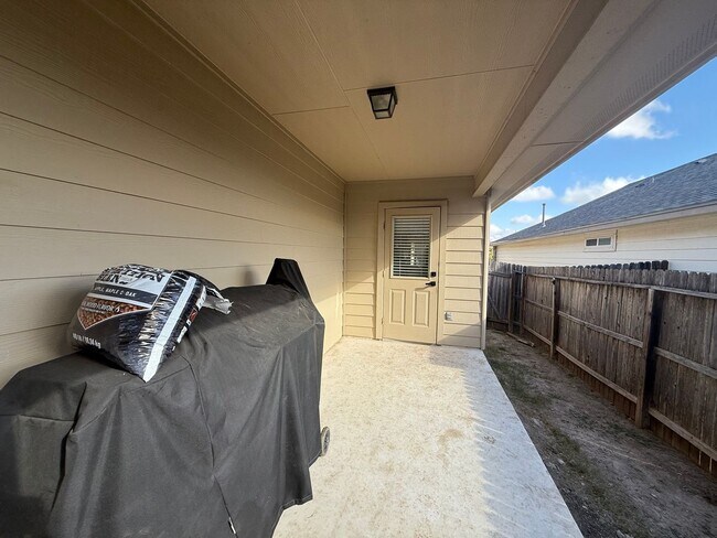 Building Photo - 10550 Rhyder Ridge