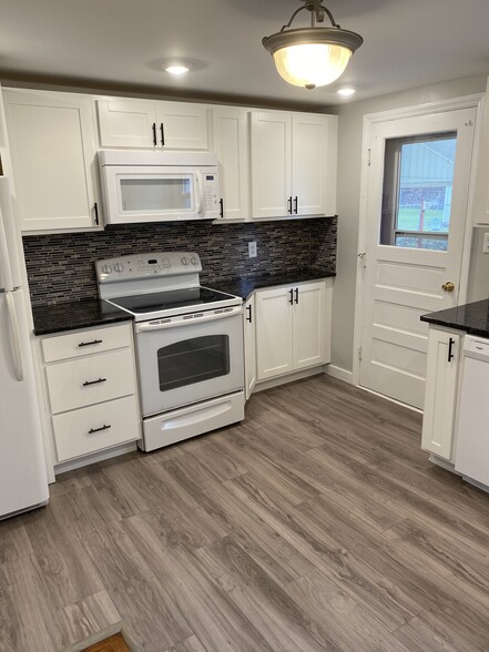 Kitchen - 16 Beechwood Rd
