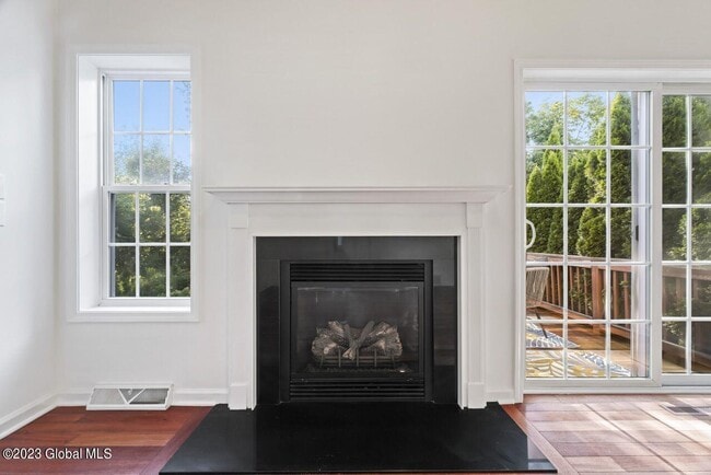 Building Photo - 25B Pointe W Dr