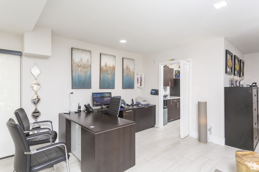 Legacy at Pinecrest 67516763 N Kendall Dr Miami FL 33156 Apartment