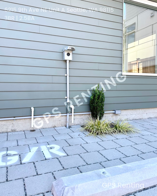 Building Photo - 6215 9th Ave NE