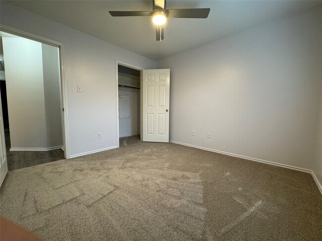 Building Photo - 70 Marble Rock Pl