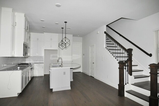 Building Photo - Trinity Grove ~ Skyline Views!