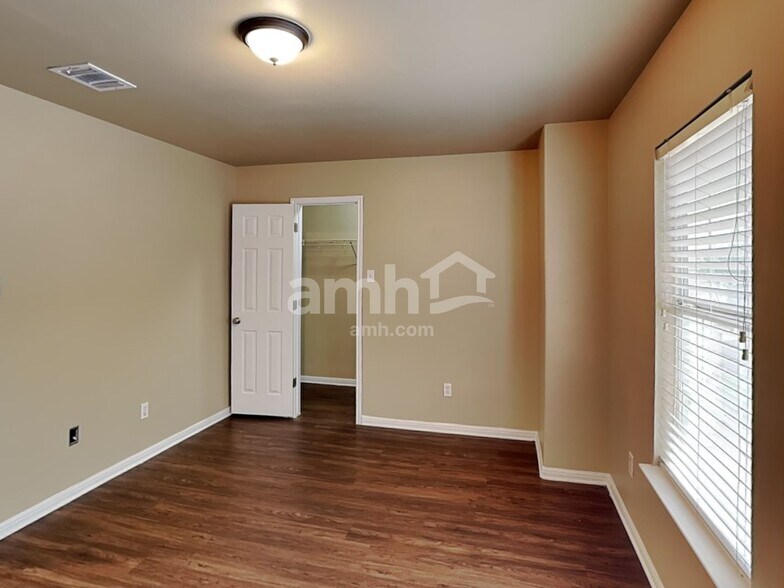 Building Photo - 3723 Holden Ct