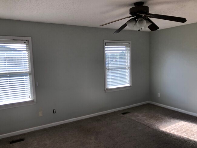 Building Photo - 4776 Cheshire Cir