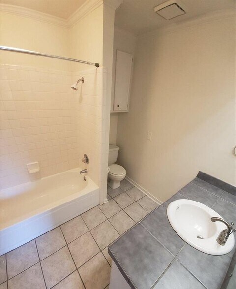 Building Photo - 208 Foxwood Cove
